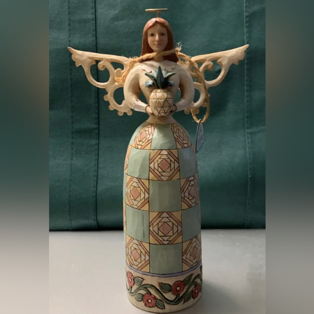- NEW Jim Shore Heartwood Creek WELCOME ANGEL Figurine w/ Pineapple